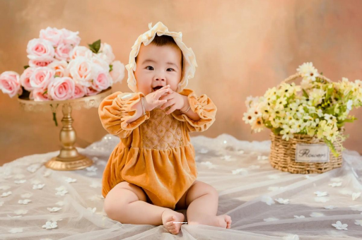 代怀包生男孩机构六个月宝宝的发育标准